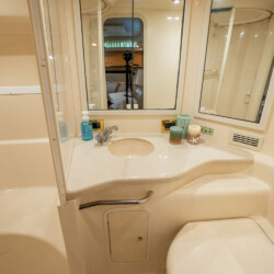 Sea Ray 400 Sundancer Miami 10